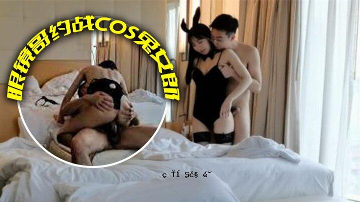 性爱排泄秘密眼镜大长腿黑纹COS少女长度大腿拉丝黑白腿成品坐姿完美美貌