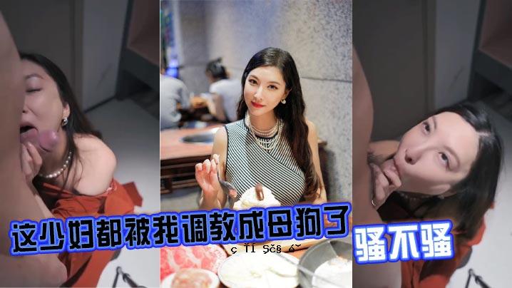 这个年轻人的母亲和一只被教导要以自我为中心的自我中心的狗