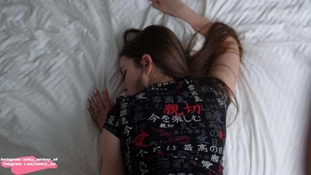 第一次做爱，爸爸和妈妈，妹妹，妹妹，真正的性爱，胆怯的精液射在体内[Deluxe_Bitch]