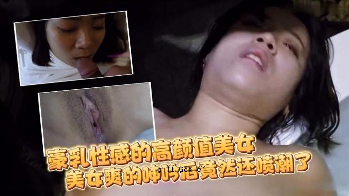 一个美丽的女人，拥有美丽的乳房和性感的乳房，高颜值和美丽的脸庞和无法辨认的身体。